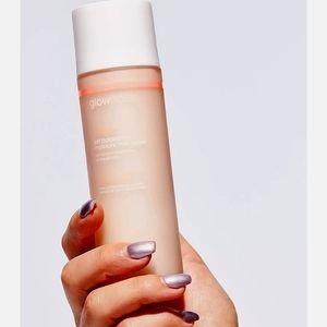 BNIB GLOWOASIS PH BALANCING MILK TONER 120ML.
